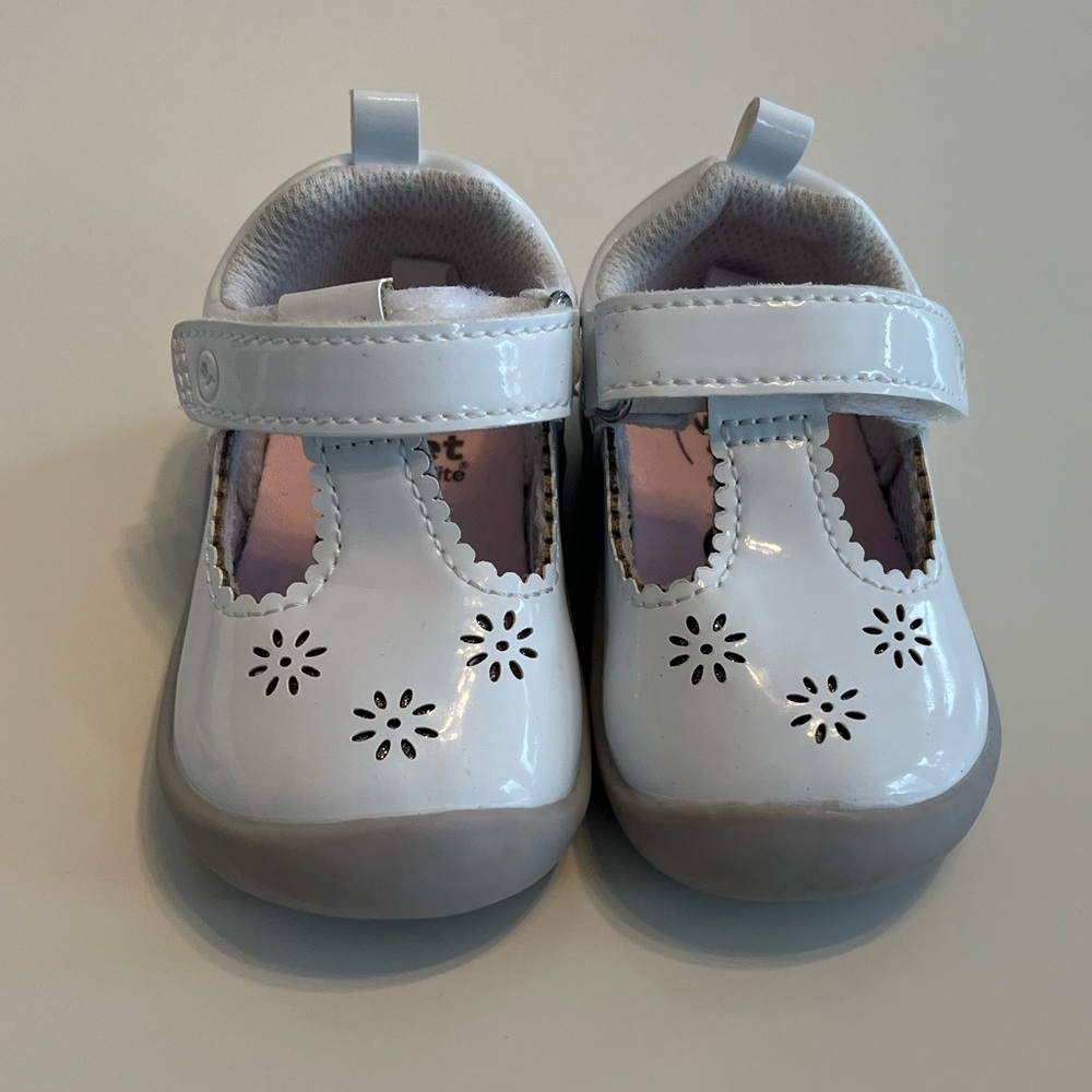 Stride rite baby girls size 3 white Mary janes.